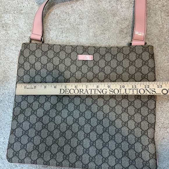 GUCCI GG Supreme Monogram Pink Lined Medium Flat Crossbody Messenger Bag Canvas - Picture 15 of 17